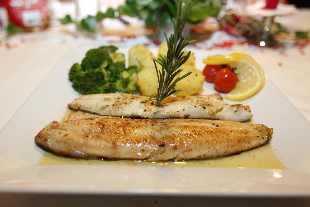 Gasthof Goldener Fisch เลียนซ์ ภายนอก รูปภาพ