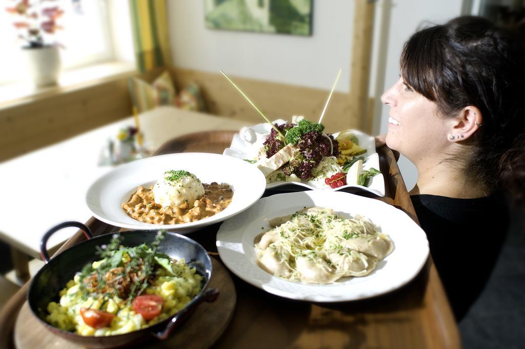 Gasthof Goldener Fisch เลียนซ์ ภายนอก รูปภาพ
