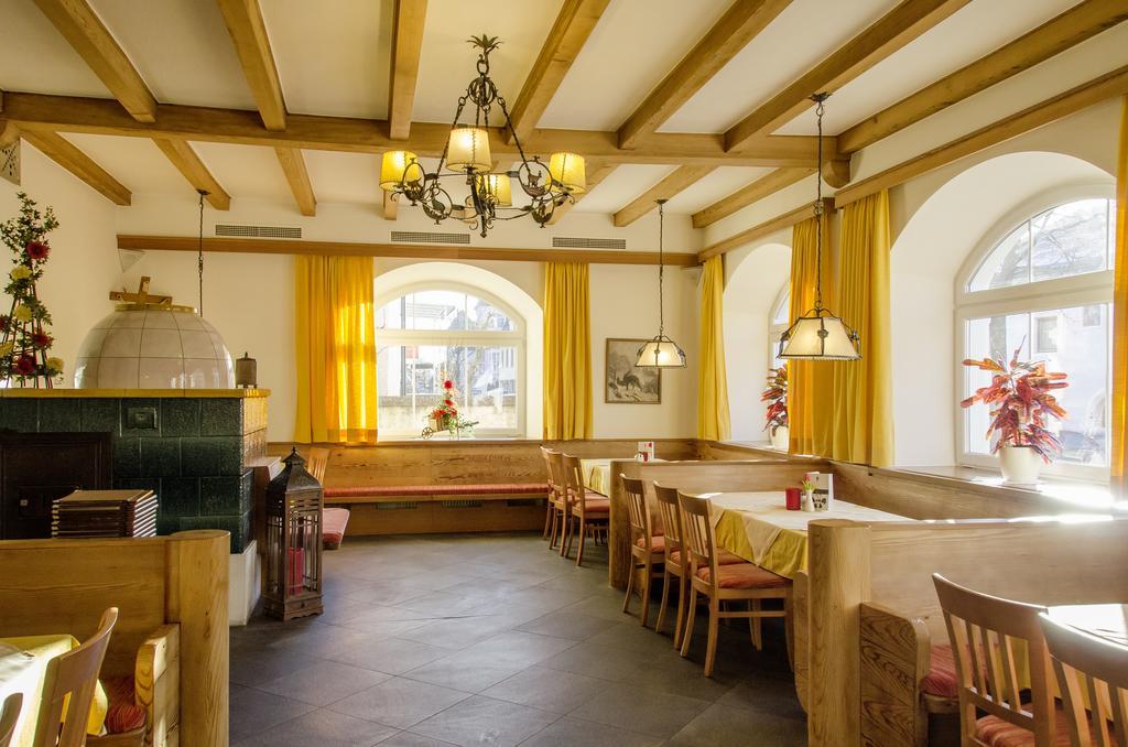 Gasthof Goldener Fisch เลียนซ์ ภายนอก รูปภาพ